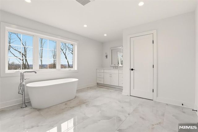 26 Huff Terrace, Montvale, NJ 07645