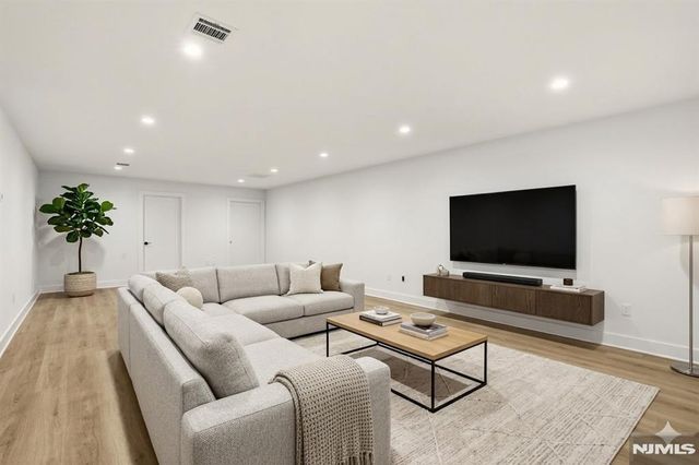 26 Huff Terrace, Montvale, NJ 07645