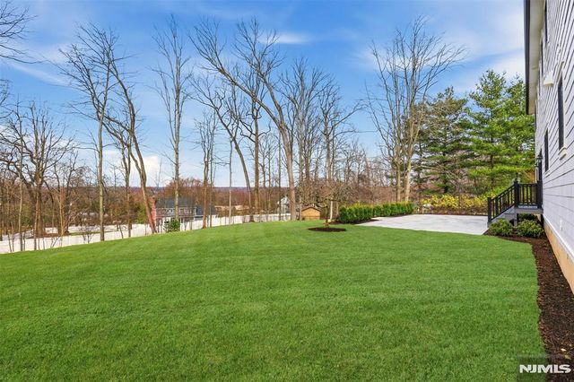 26 Huff Terrace, Montvale, NJ 07645