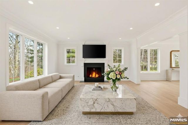 26 Huff Terrace, Montvale, NJ 07645