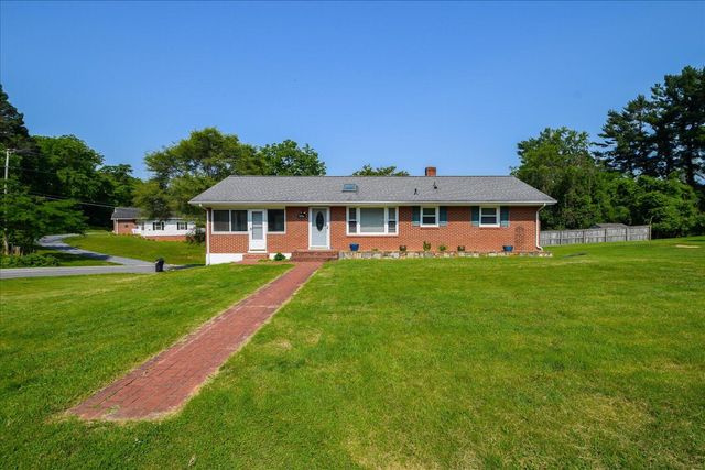 1008 Ridgecrest DR, Roanoke, VA 24019