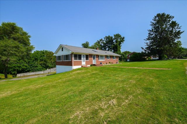 1008 Ridgecrest DR, Roanoke, VA 24019
