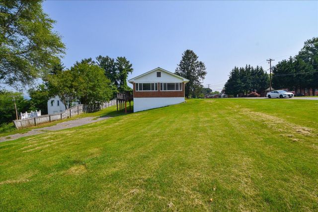 1008 Ridgecrest DR, Roanoke, VA 24019