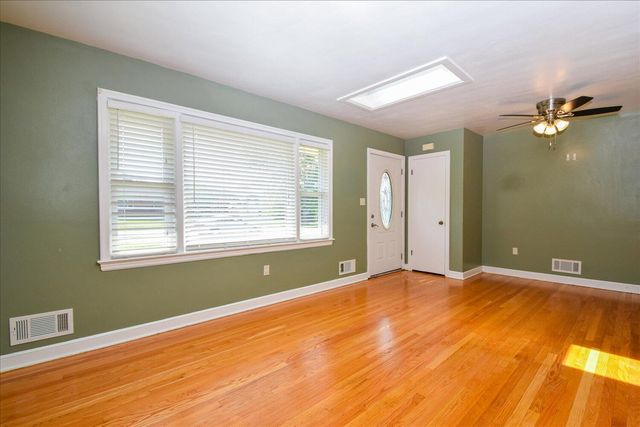 1008 Ridgecrest DR, Roanoke, VA 24019
