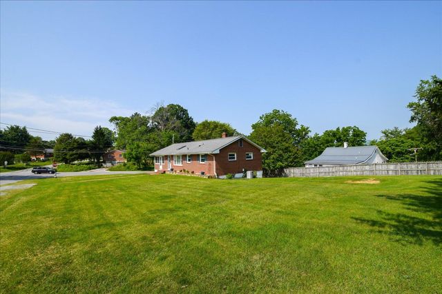 1008 Ridgecrest DR, Roanoke, VA 24019