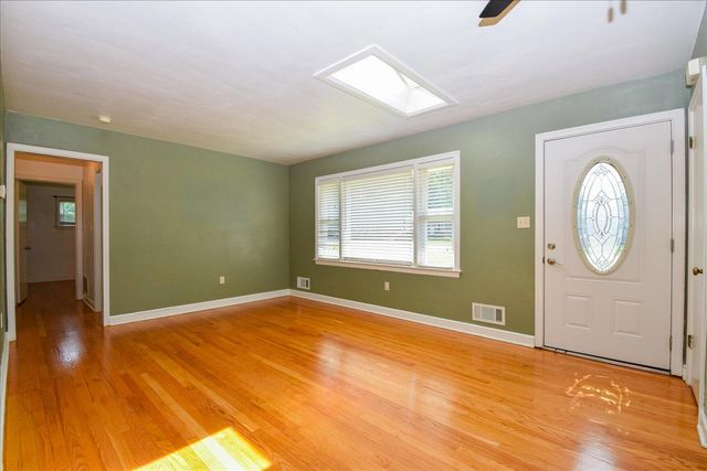 1008 Ridgecrest DR, Roanoke, VA 24019