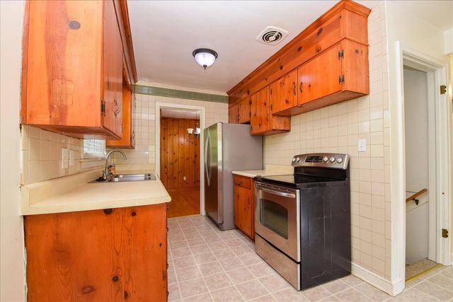 1008 Ridgecrest DR, Roanoke, VA 24019