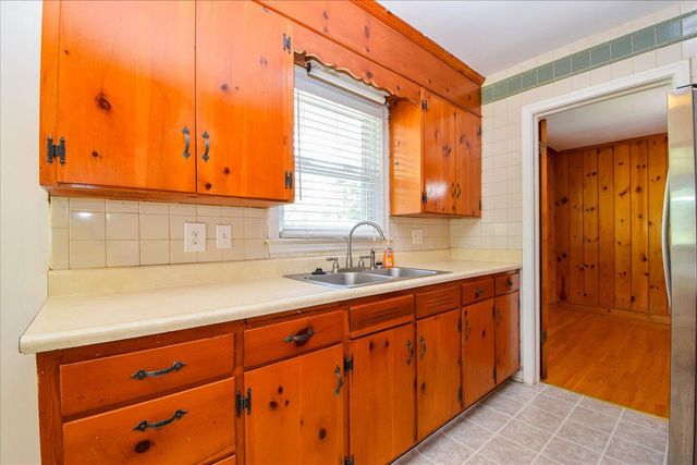 1008 Ridgecrest DR, Roanoke, VA 24019