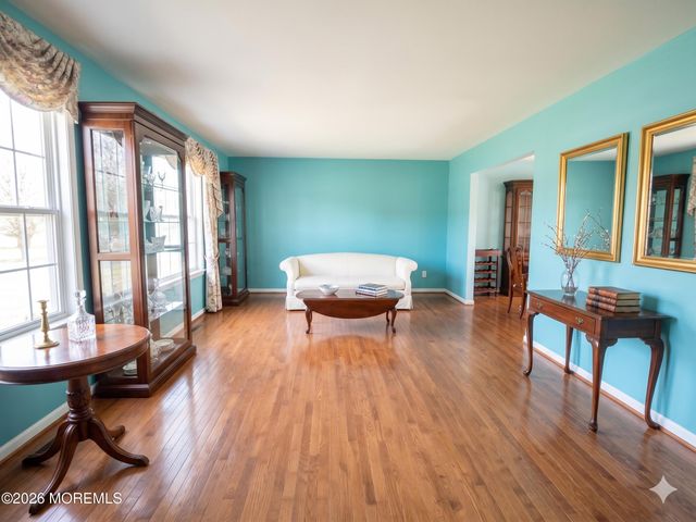 300 Pennington Court, Toms River, NJ 08753
