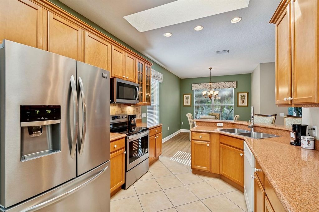 Image 12 of property listing at 722 PORTOFINO DR, Poinciana, FL 34759