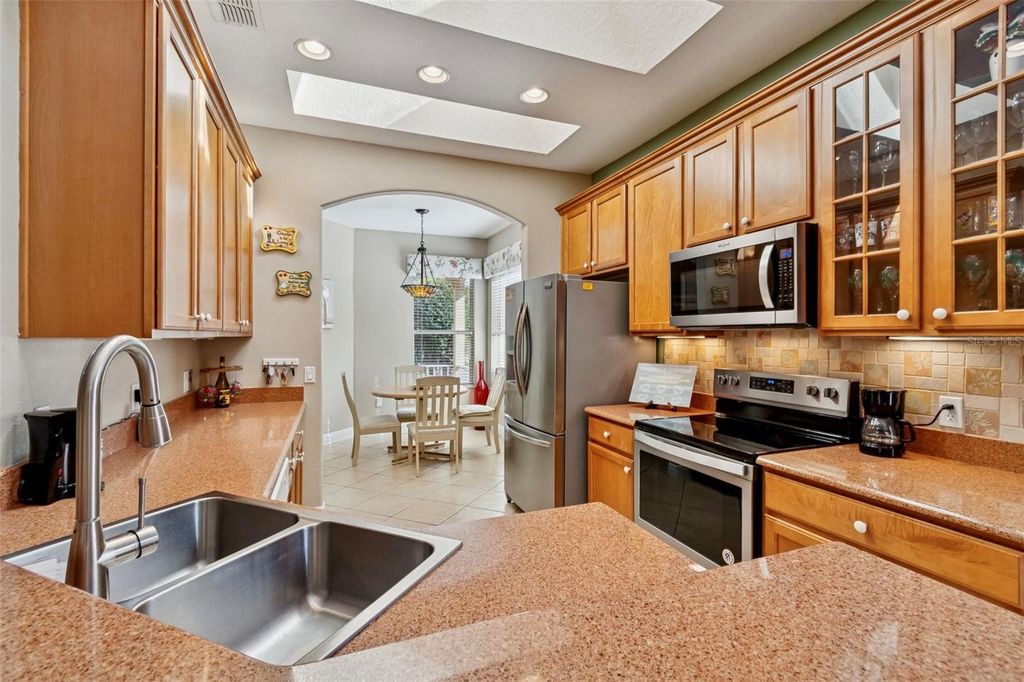 Image 13 of property listing at 722 PORTOFINO DR, Poinciana, FL 34759