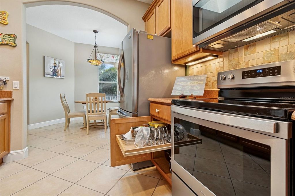 Image 17 of property listing at 722 PORTOFINO DR, Poinciana, FL 34759