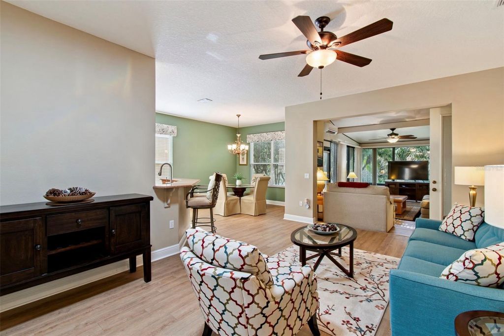 Image 6 of property listing at 722 PORTOFINO DR, Poinciana, FL 34759