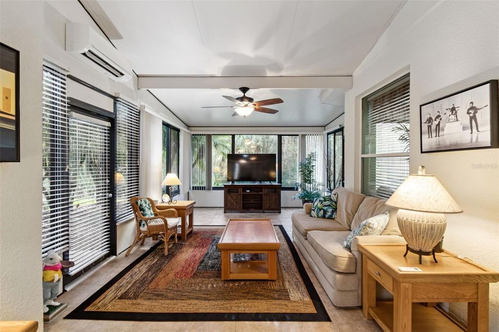 Image 7 of property listing at 722 PORTOFINO DR, Poinciana, FL 34759