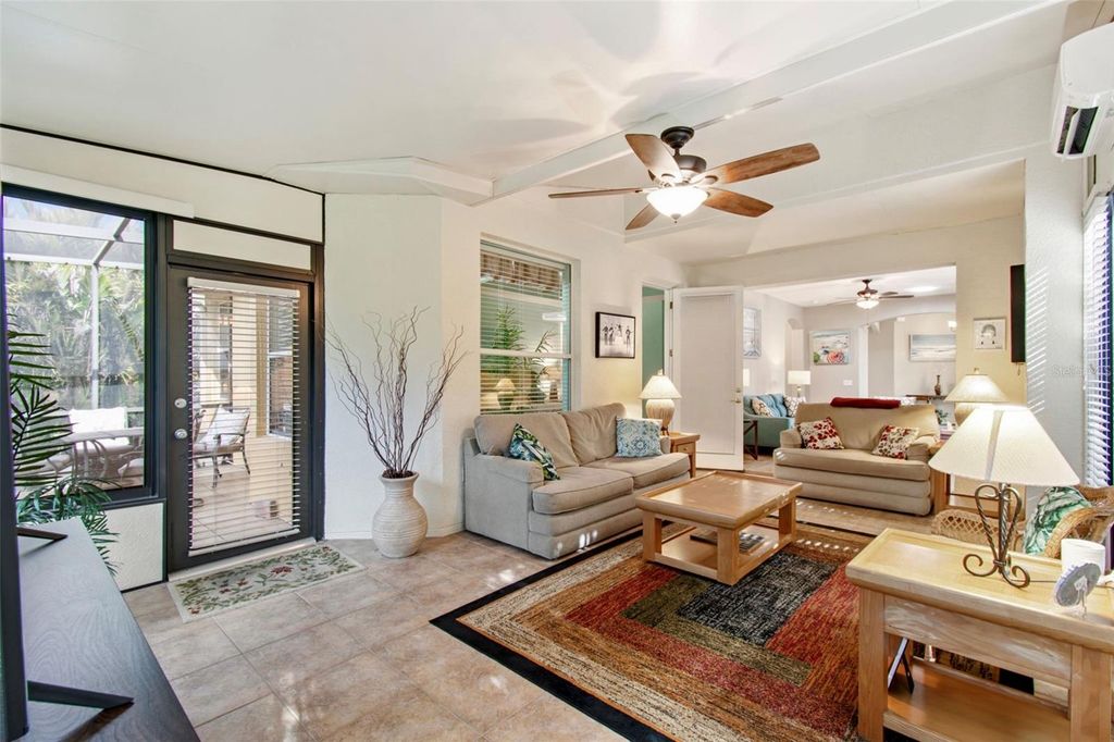 Image 10 of property listing at 722 PORTOFINO DR, Poinciana, FL 34759