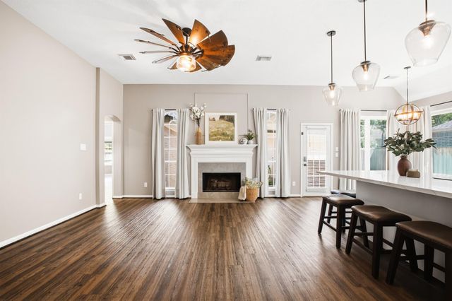 1127 Glendale Drive, Sugar Land, TX 77479