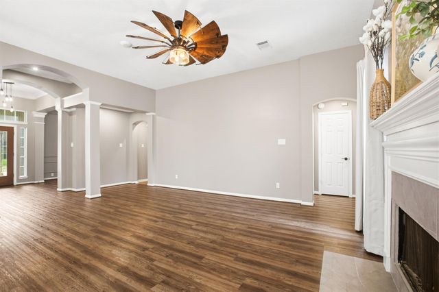 1127 Glendale Drive, Sugar Land, TX 77479