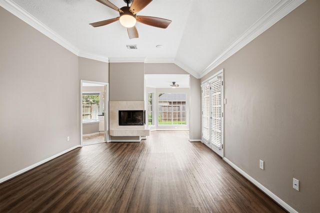1127 Glendale Drive, Sugar Land, TX 77479