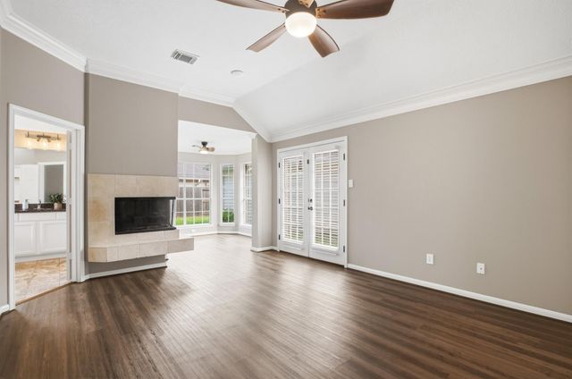 1127 Glendale Drive, Sugar Land, TX 77479