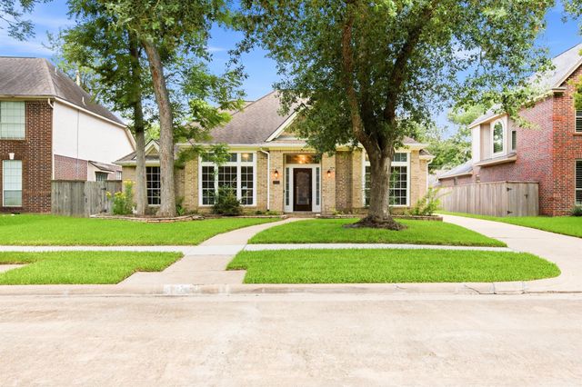 1127 Glendale Drive, Sugar Land, TX 77479