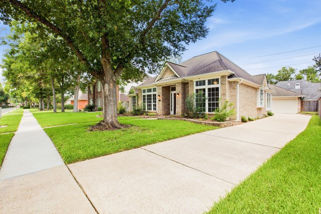 1127 Glendale Drive, Sugar Land, TX 77479