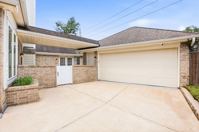 1127 Glendale Drive, Sugar Land, TX 77479