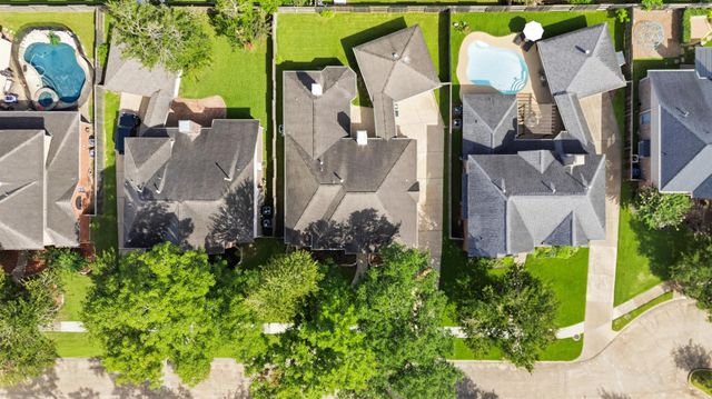 1127 Glendale Drive, Sugar Land, TX 77479