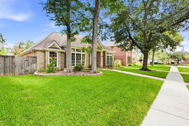 1127 Glendale Drive, Sugar Land, TX 77479