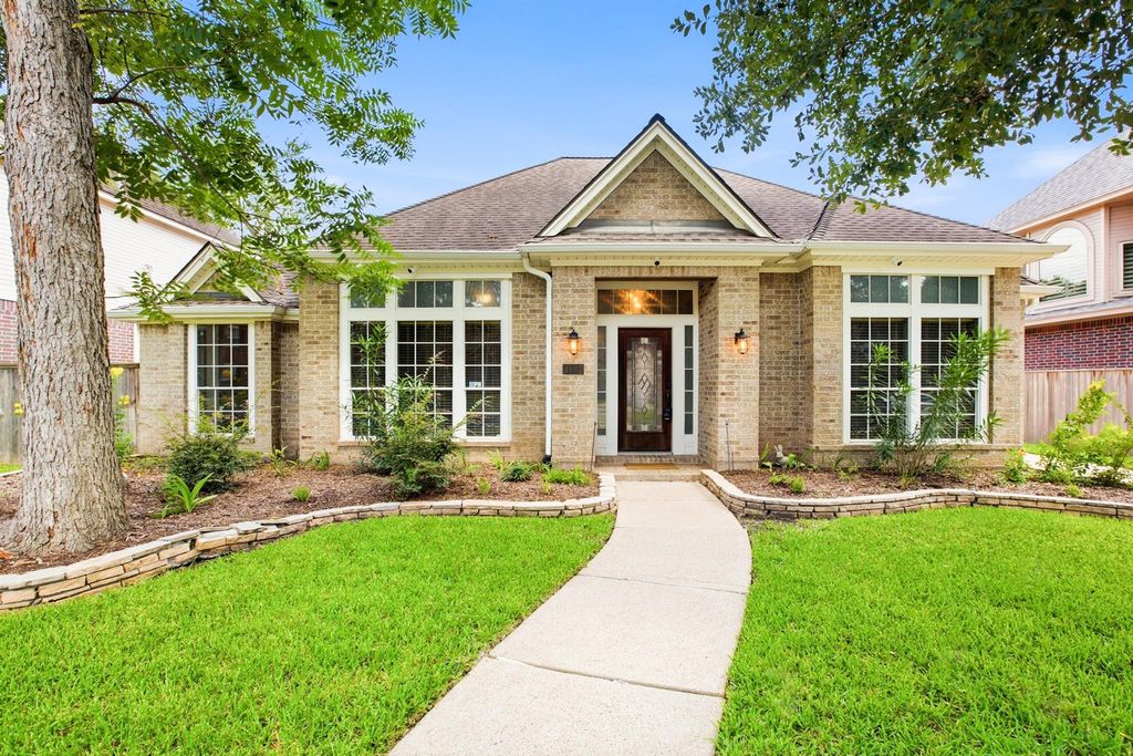1127 Glendale Drive, Sugar Land, TX 77479