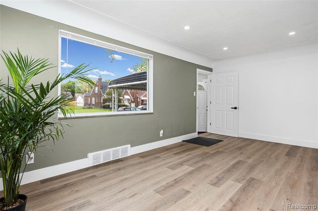 16871 Asbury Park, Detroit, MI 48235