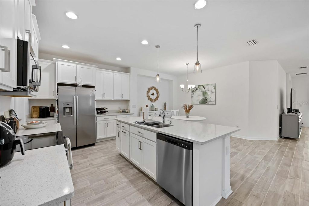 6081 AMBERLY DRIVE, BRADENTON, FL 34208 — photo 3