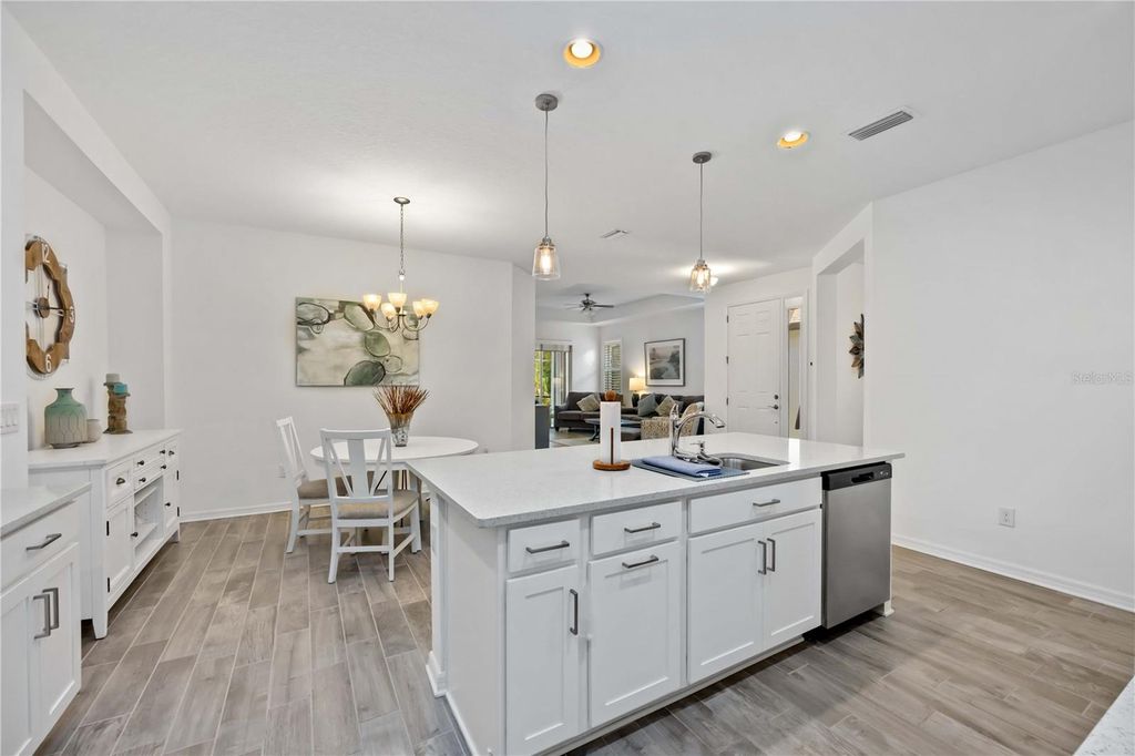 6081 AMBERLY DRIVE, BRADENTON, FL 34208 — photo 4