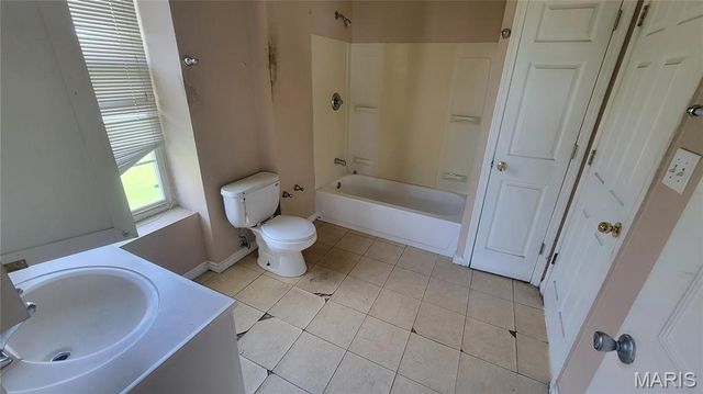 5714 Maple Avenue, St Louis, MO 63112