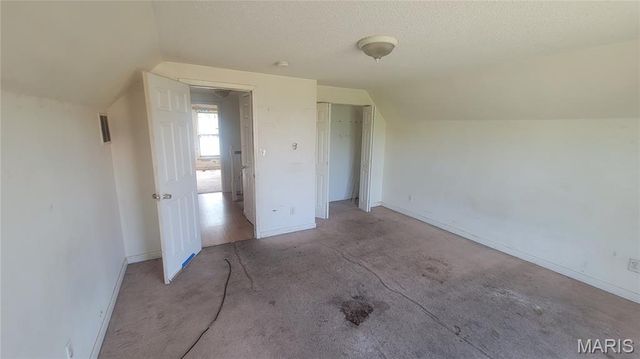 5714 Maple Avenue, St Louis, MO 63112