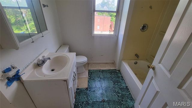 5714 Maple Avenue, St Louis, MO 63112