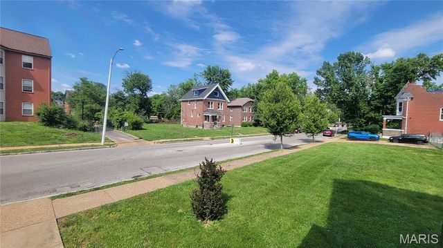 5714 Maple Avenue, St Louis, MO 63112
