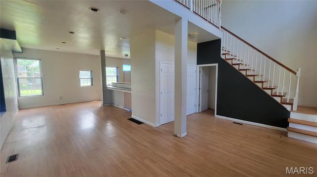 5714 Maple Avenue, St Louis, MO 63112