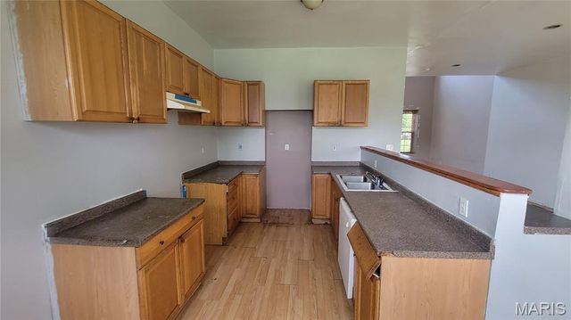 5714 Maple Avenue, St Louis, MO 63112