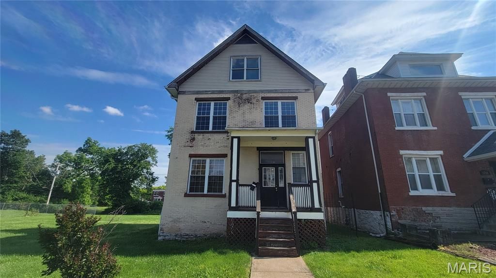 5714 Maple Avenue, St Louis, MO 63112
