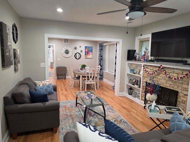3811 N Spaulding Avenue 1, Chicago, IL 60618
