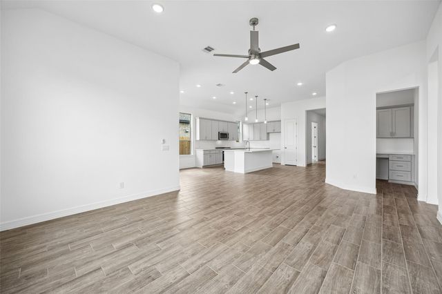 13718 Ballast Green Drive, Texas City, TX 77568