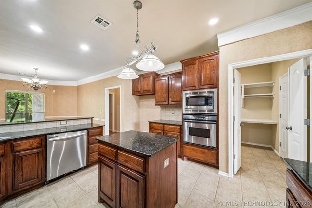 13150 S 116th East Avenue, Broken Arrow, OK 74011