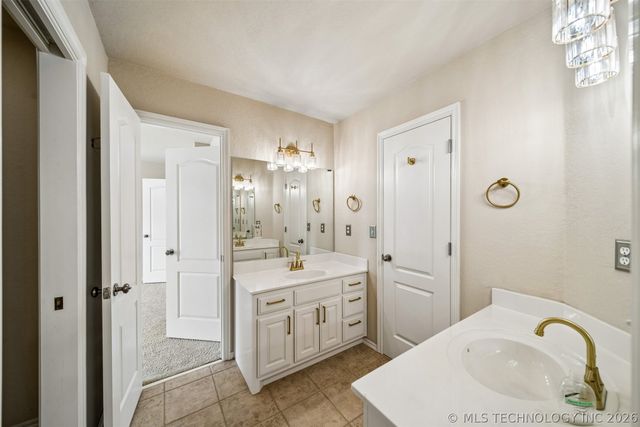 13150 S 116th East Avenue, Broken Arrow, OK 74011