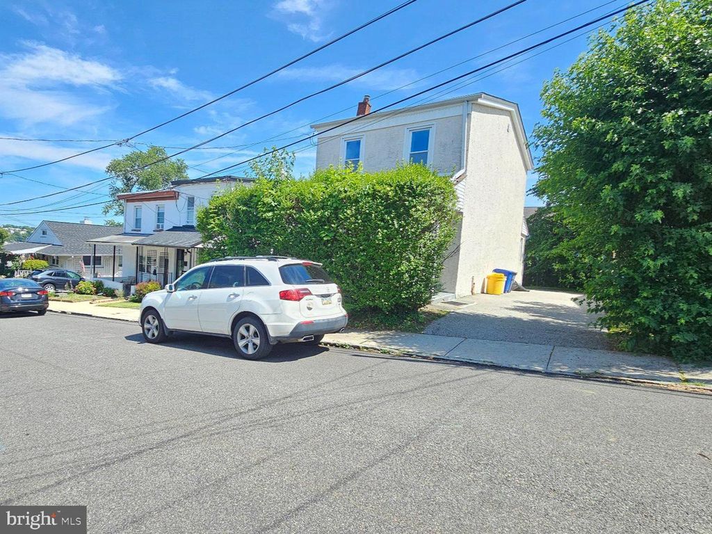 130 ROCKLAND AVE, Bala Cynwyd, PA 19004