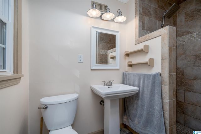 5710 GOLDEN POND AVENUE, Northport, AL 35473