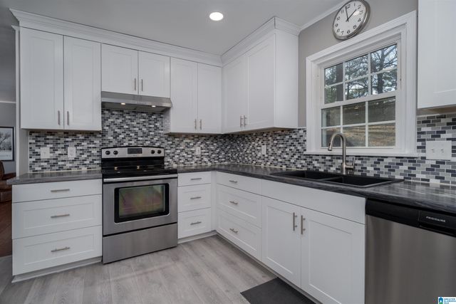 5710 GOLDEN POND AVENUE, Northport, AL 35473