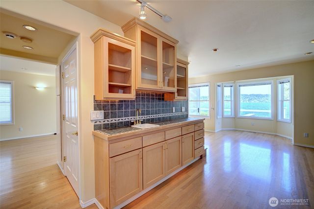 9942 Rainier Avenue S, Seattle, WA 98118