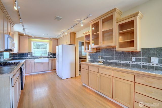 9942 Rainier Avenue S, Seattle, WA 98118