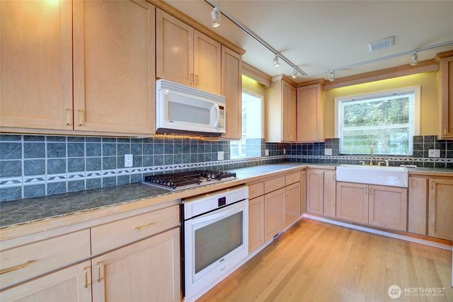 9942 Rainier Avenue S, Seattle, WA 98118