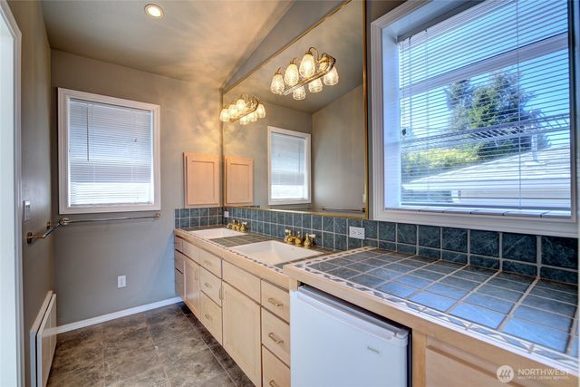 9942 Rainier Avenue S, Seattle, WA 98118